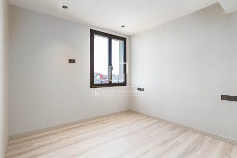 Ático de 2 dormitorios en venta en Barcelona, Cataluña, Spain № 7259 - foto 12