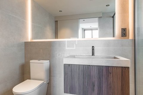 Ático de 2 dormitorios en venta en Barcelona, Cataluña, Spain № 7259 - foto 13