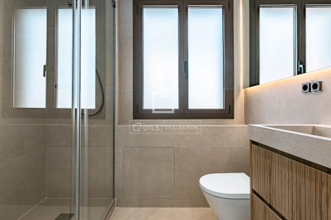 Ático de 2 dormitorios en venta en Barcelona, Cataluña, Spain № 7259 - foto 16