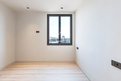 Ático de 2 dormitorios en venta en Barcelona, Cataluña, Spain № 7259 - foto 11