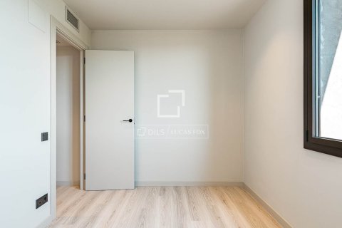 Ático de 2 dormitorios en venta en Barcelona, Cataluña, Spain № 7259 - foto 5