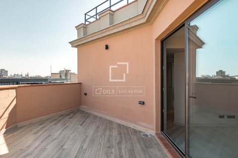 Ático de 2 dormitorios en venta en Barcelona, Cataluña, Spain № 7259 - foto 3