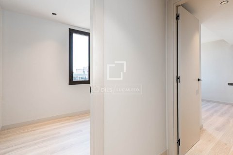 Ático de 2 dormitorios en venta en Barcelona, Cataluña, Spain № 7259 - foto 15
