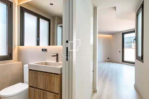 Ático de 2 dormitorios en venta en Barcelona, Cataluña, Spain № 7259 - foto 21