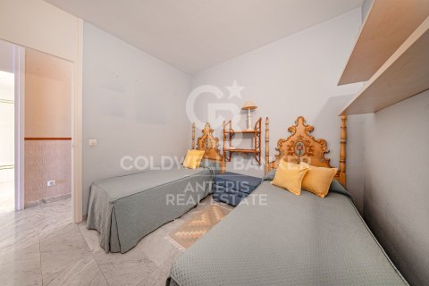 Купить квартиру в Льорет-де-Мар, Испания с 5 спален, 149м², № 7932 - фото 2