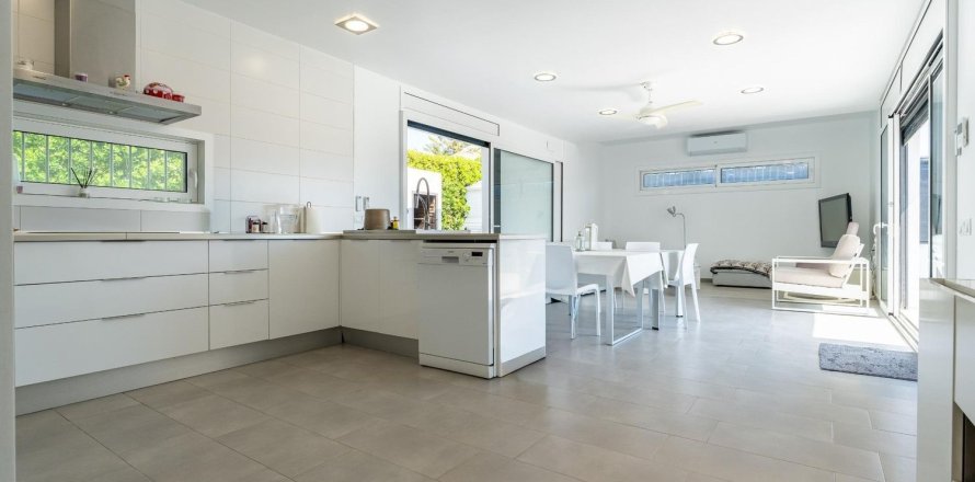 3 bedrooms house for sale in Catalonia, Spain № 7635
