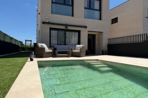 4 bedrooms house for sale in Catalonia, Spain № 7636