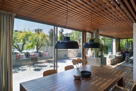 Купить квартиру в Барселона, Испания с 4 комнаты, 248м², № 1331 - фото 3