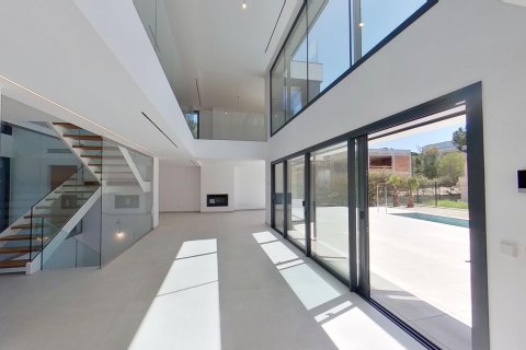 Купить дом в Гава, Испания с 6 комнат, 716м², № 1326 - фото 2