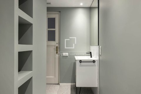 4 chambres apartment à louer à Barcelona, Catalonia, Spain № 4542 - photo 27