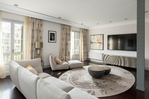 3 chambres apartment à louer à Barcelona, Catalonia, Spain № 4538 - photo 2