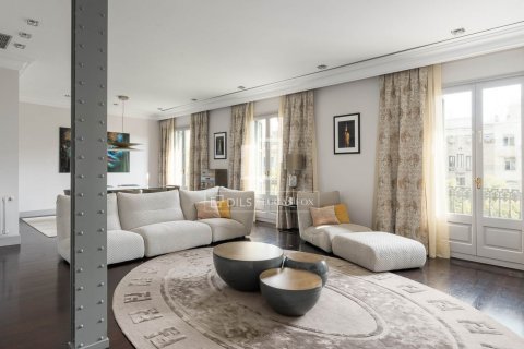 3 chambres apartment à louer à Barcelona, Catalonia, Spain № 4538 - photo 3