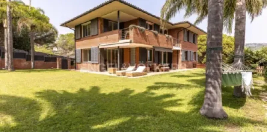 Дом с 5 спальнями в Сан-Андреу-де-Льяванересе, Барселона, Каталония, Испания № 2609