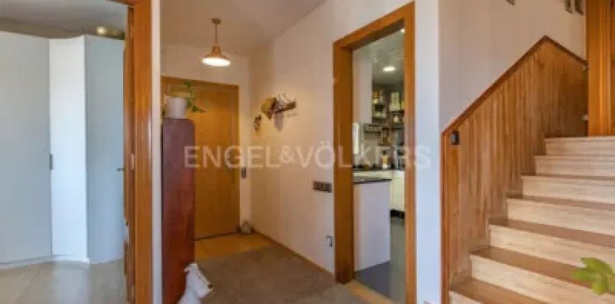 Дом с 4 спальнями в Сан-Жуст-Десверне, Барселона, Каталония, Испания № 2610