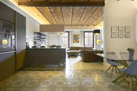 Квартира с 3 спальнями в Эшампле, Барселона, Каталония, Испания № 2474