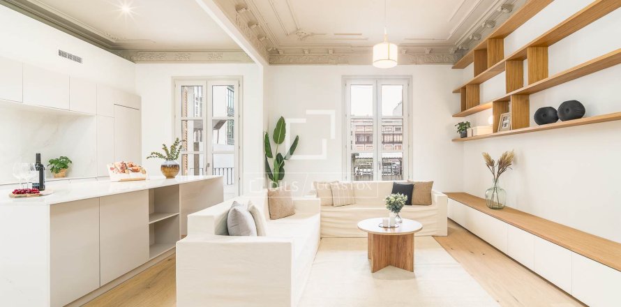 Apartamento de 3 dormitorios en venta en Barcelona, Cataluña, Spain № 4022