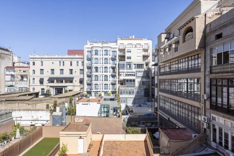 Apartamento de 3 dormitorios en venta en Barcelona, Cataluña, Spain № 4019 - foto 28