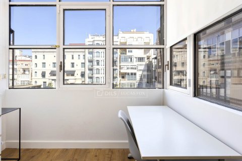 Apartamento de 3 dormitorios en venta en Barcelona, Cataluña, Spain № 4019 - foto 27