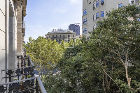 Apartamento de 3 dormitorios en venta en Barcelona, Cataluña, Spain № 4019 - foto 11