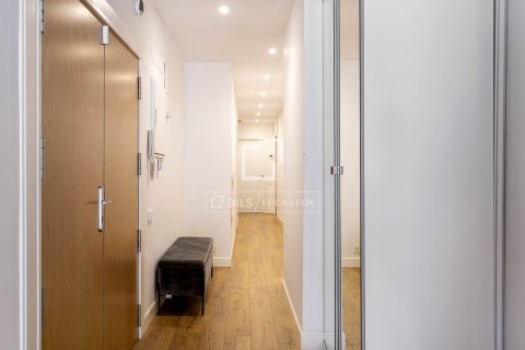 Apartamento de 3 dormitorios en venta en Barcelona, Cataluña, Spain № 4019 - foto 15