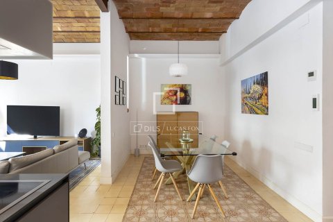 Apartamento de 3 dormitorios en venta en Barcelona, Cataluña, Spain № 4019 - foto 2