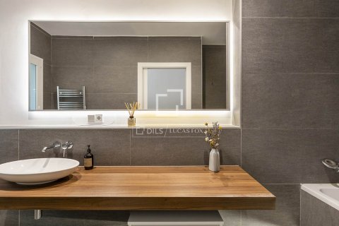 Apartamento de 3 dormitorios en venta en Barcelona, Cataluña, Spain № 4019 - foto 13