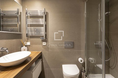 Apartamento de 3 dormitorios en venta en Barcelona, Cataluña, Spain № 4019 - foto 17