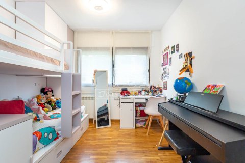 Снять в аренду квартиру в Эсплугес-де-Льобрегат, Испания с 3 спальни, 192м², № 4527 - фото 17