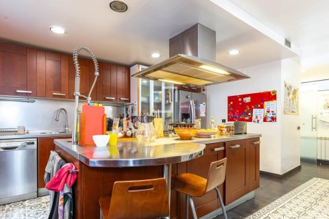 Снять в аренду квартиру в Эсплугес-де-Льобрегат, Испания с 3 спальни, 192м², № 4527 - фото 9