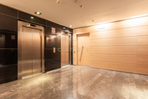 Apartamento de 2 dormitorios en venta en Barcelona, Cataluña, Spain № 6864 - foto 30