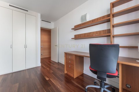 Apartamento de 2 dormitorios en venta en Barcelona, Cataluña, Spain № 6864 - foto 13