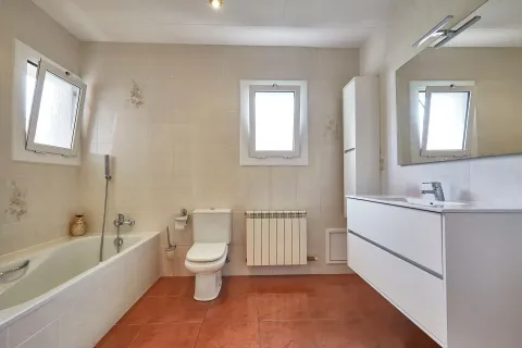 Apartamento de 11 dormitorios en venta en Canet de Mar, Barcelona, Cataluña, Spain № 6863 - foto 24