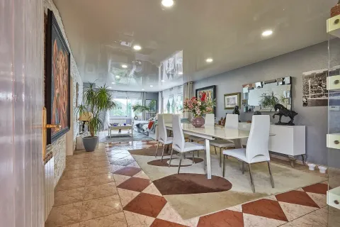 Apartamento de 11 dormitorios en venta en Canet de Mar, Barcelona, Cataluña, Spain № 6863 - foto 11
