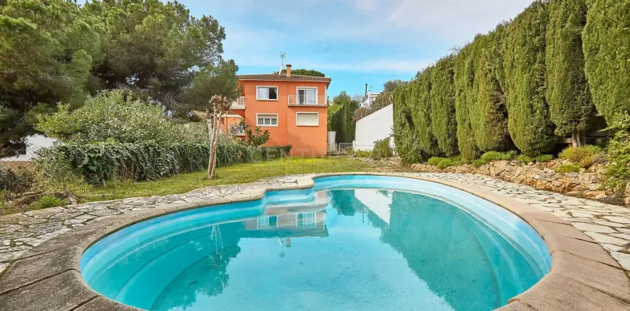 Apartamento de 11 dormitorios en venta en Canet de Mar, Barcelona, Cataluña, Spain № 6863