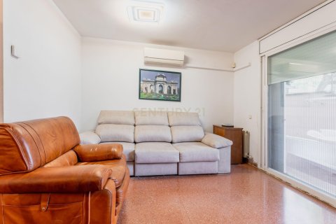 Apartamento de 4 dormitorios en venta en Sant Feliu de Llobregat, Barcelona, Cataluña, Spain № 6859 - foto 9