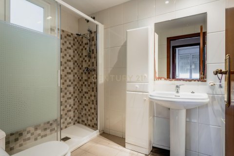 Apartamento de 4 dormitorios en venta en Sant Feliu de Llobregat, Barcelona, Cataluña, Spain № 6859 - foto 18