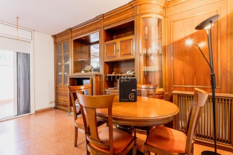 Apartamento de 4 dormitorios en venta en Sant Feliu de Llobregat, Barcelona, Cataluña, Spain № 6859 - foto 8