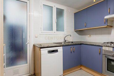 Apartamento de 4 dormitorios en venta en Sant Feliu de Llobregat, Barcelona, Cataluña, Spain № 6859 - foto 12