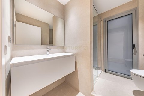 Apartamento de 4 dormitorios en venta en Barcelona, Cataluña, Spain № 6860 - foto 17