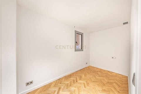 Apartamento de 4 dormitorios en venta en Barcelona, Cataluña, Spain № 6860 - foto 15