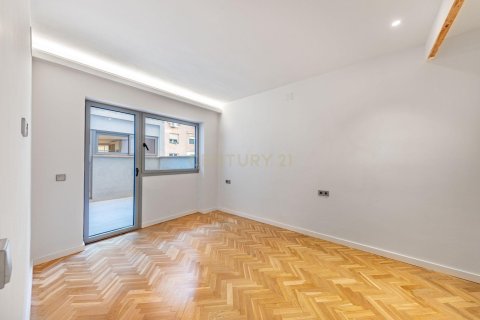 Apartamento de 4 dormitorios en venta en Barcelona, Cataluña, Spain № 6860 - foto 14