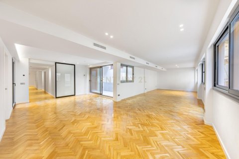 Apartamento de 4 dormitorios en venta en Barcelona, Cataluña, Spain № 6860 - foto 7
