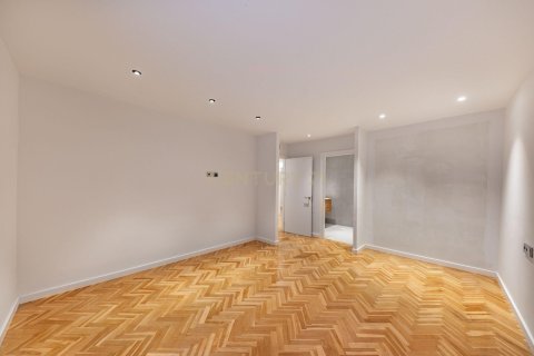 Apartamento de 4 dormitorios en venta en Barcelona, Cataluña, Spain № 6860 - foto 21