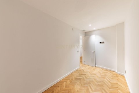 Apartamento de 4 dormitorios en venta en Barcelona, Cataluña, Spain № 6860 - foto 13