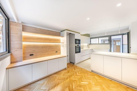 Apartamento de 4 dormitorios en venta en Barcelona, Cataluña, Spain № 6860
