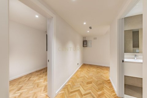 Apartamento de 4 dormitorios en venta en Barcelona, Cataluña, Spain № 6860 - foto 11