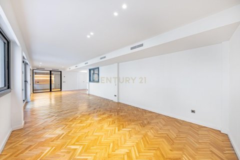 Apartamento de 4 dormitorios en venta en Barcelona, Cataluña, Spain № 6860 - foto 9