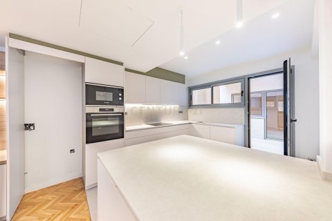 Apartamento de 4 dormitorios en venta en Barcelona, Cataluña, Spain № 6860 - foto 4