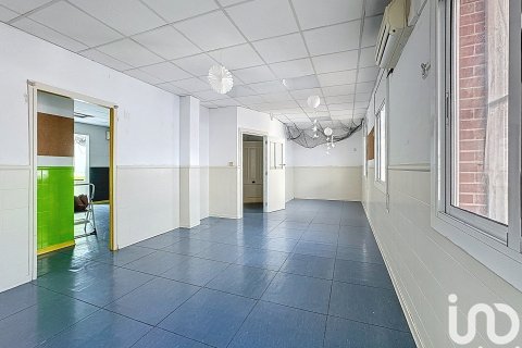 194 sq.m. commercial property for rent in Vilanova i la Geltru, Barcelona, Catalonia, Spain № 5133 - photo 3