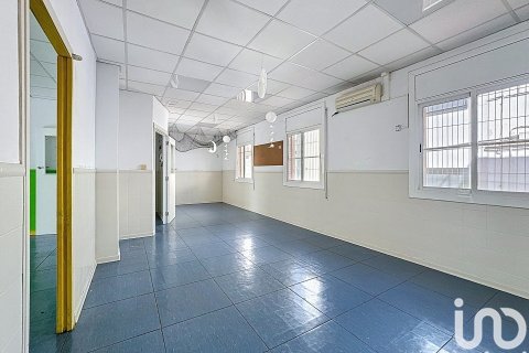 194 sq.m. commercial property for rent in Vilanova i la Geltru, Barcelona, Catalonia, Spain № 5133 - photo 2